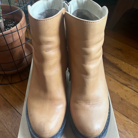 Doc Martens Magdalena Heeled Boots/Booties size 8 - Picture 3 of 9